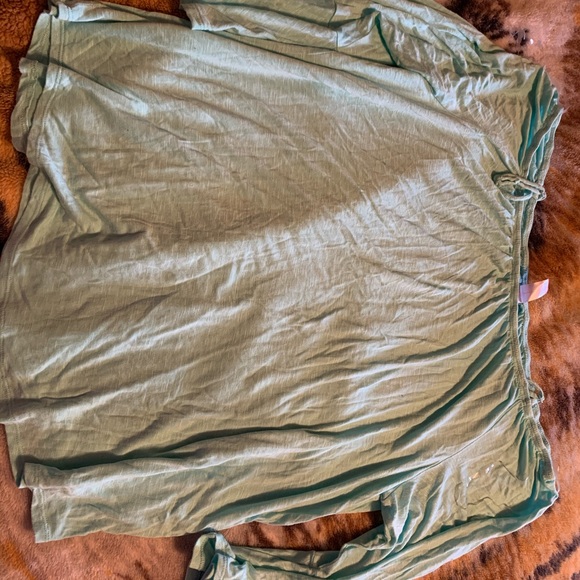 Woman’s clothes - Picture 3 of 7